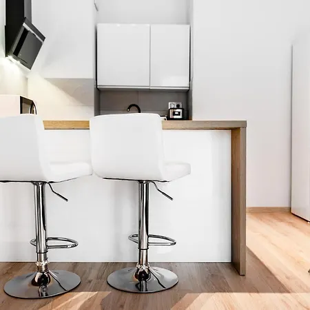 アパート Homely Place Blisko Starego Rynku - Parking ポズナン